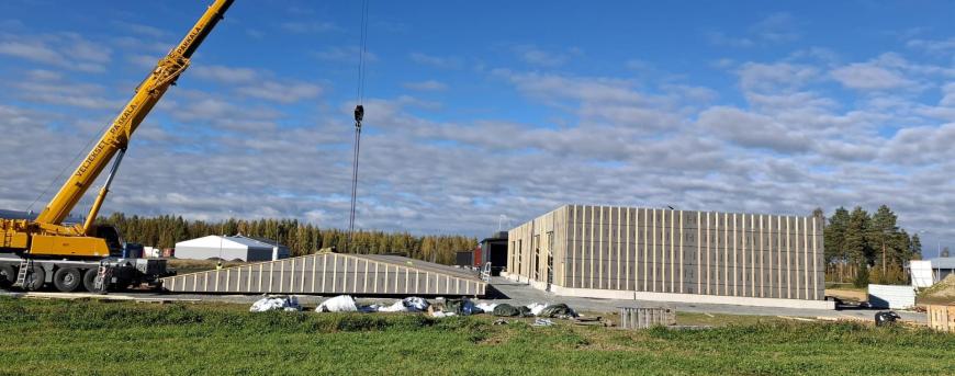 Teollisuushallin rakentaminen
