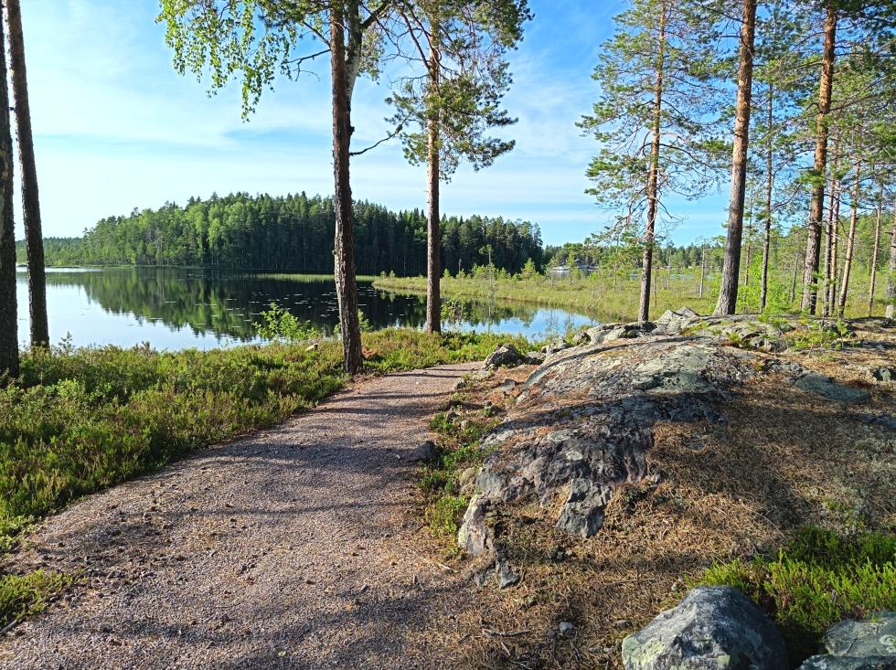 Maasydämen kauniilla rannalla.