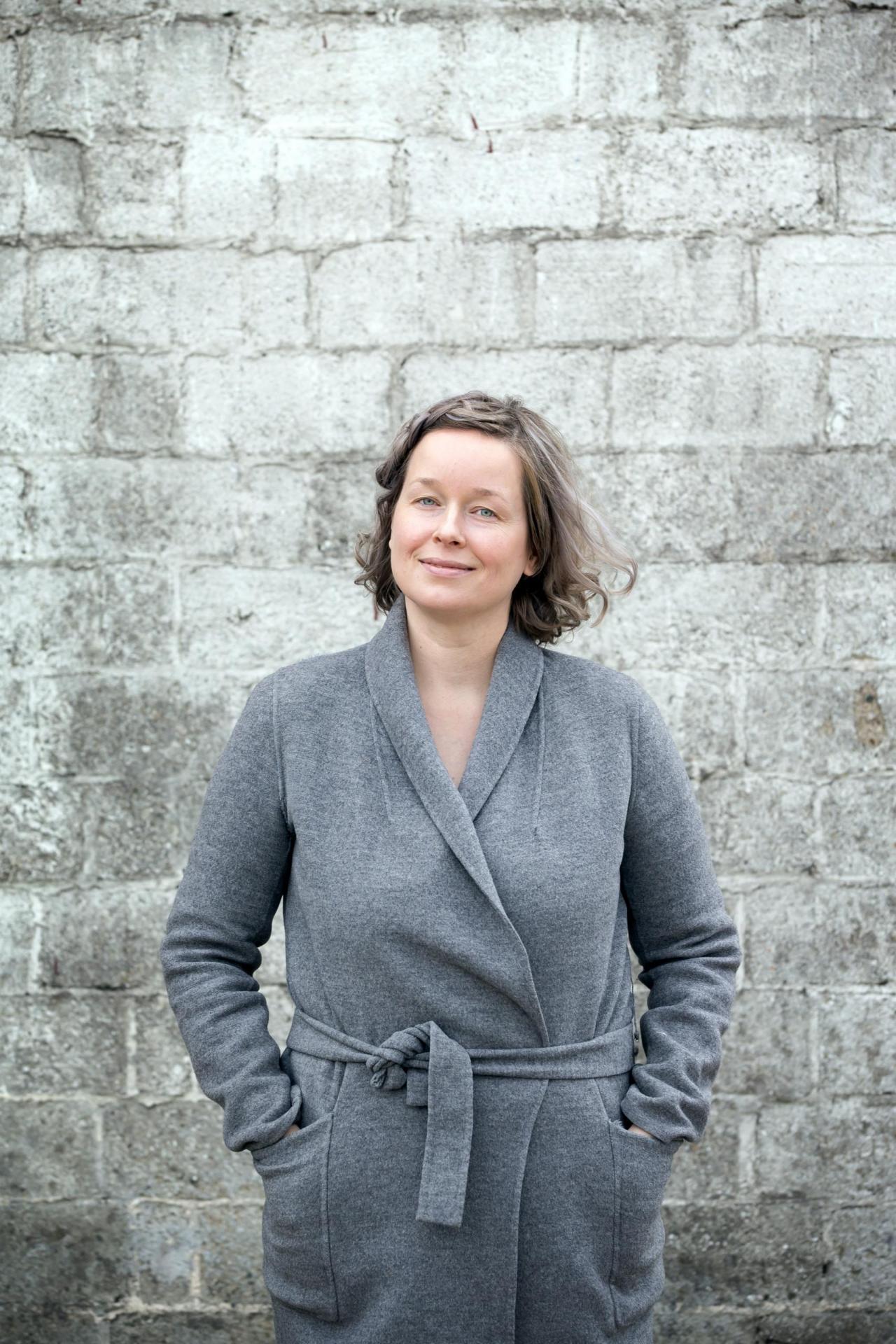 Kirjailija Pauliina Vanhatalo, kuvaaja Maiju Pohjanheimo